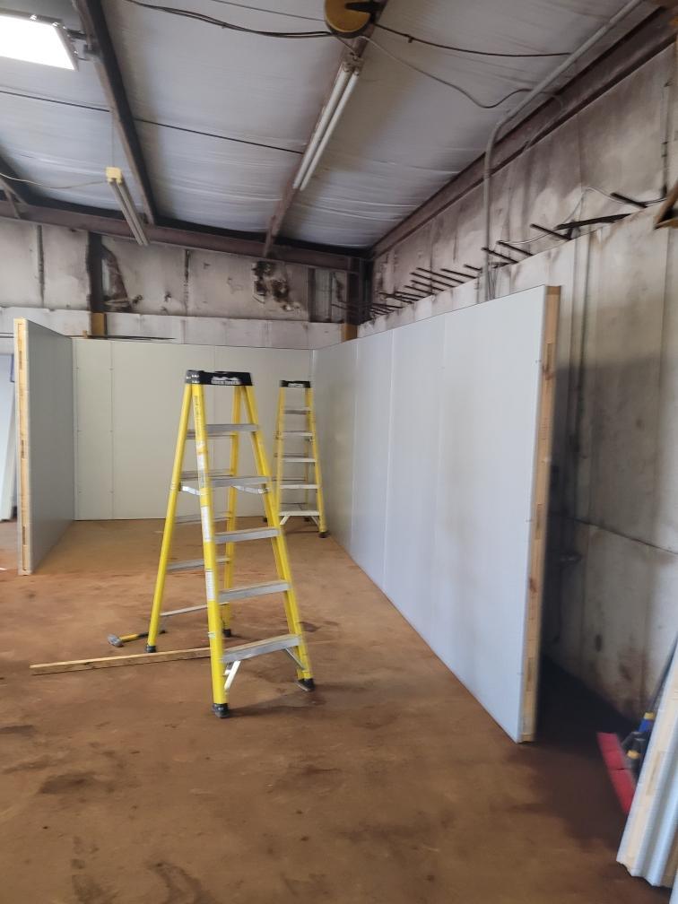 Exterior side angle of 10x20 body cooler